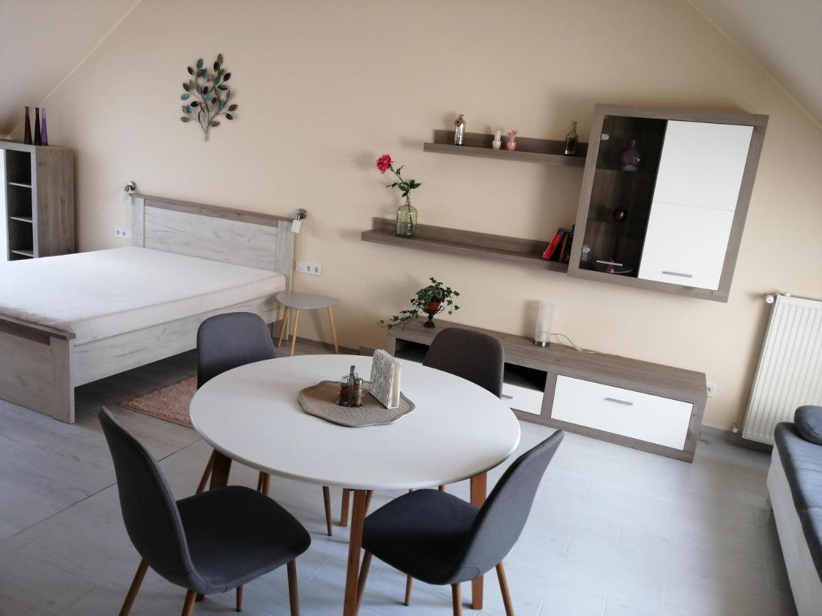 Gardencity Apartmanhaz Gyor Exterior photo