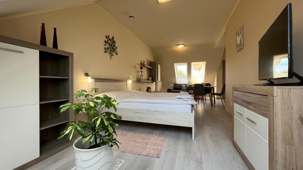 Gardencity Apartmanhaz Gyor Exterior photo